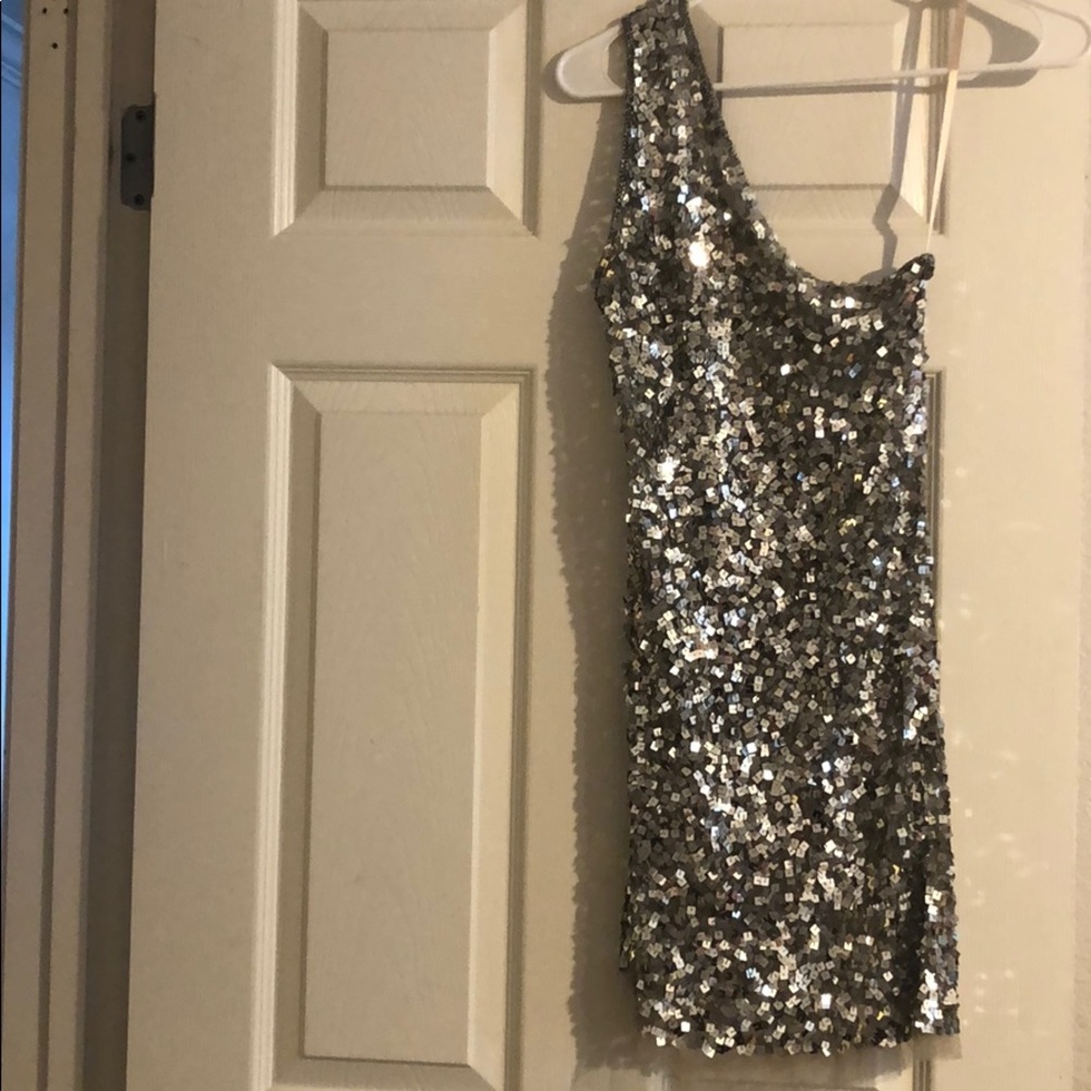 Off-shoulder Glitter Dress